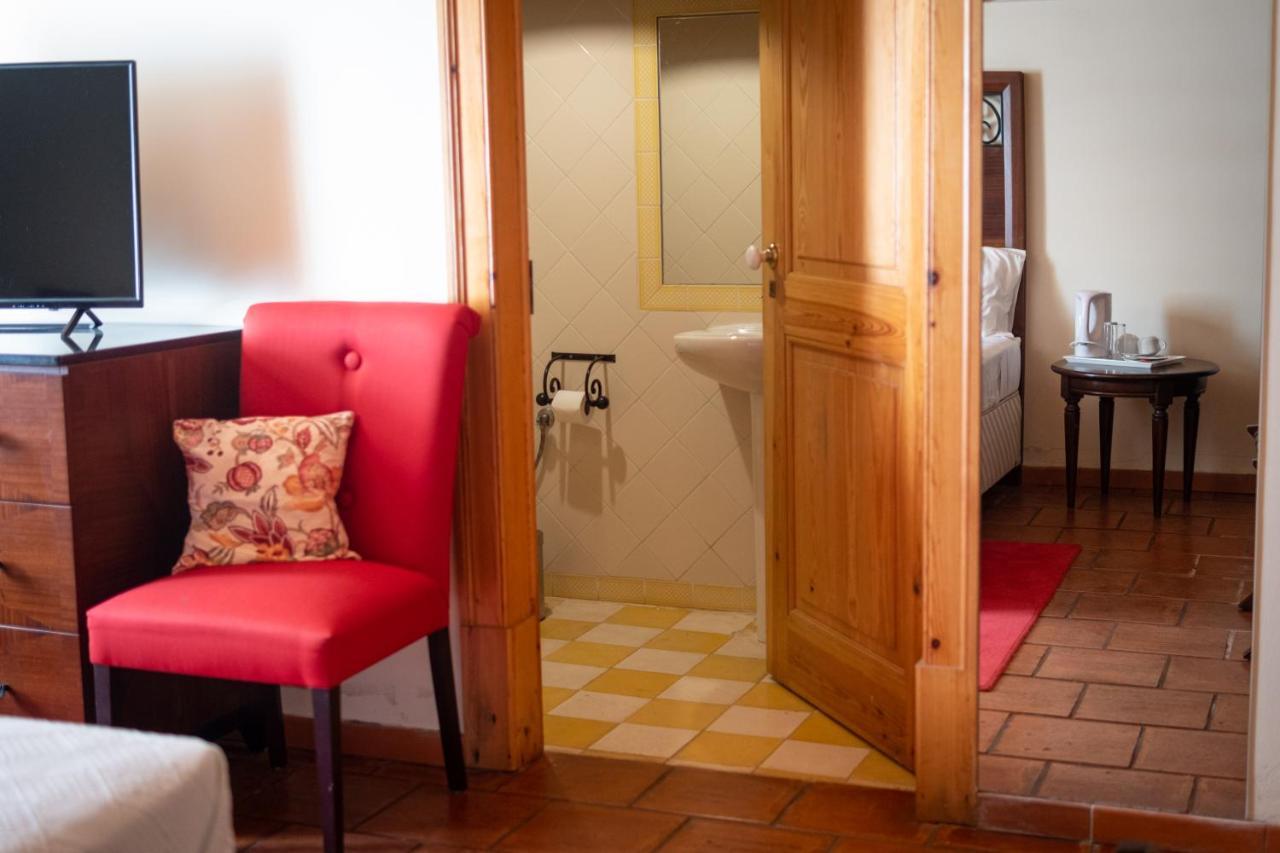 Hotel Rural Quinta Do Juncal Serra d'El-Rei Esterno foto